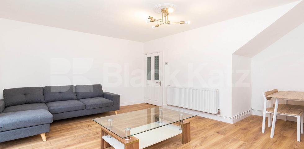 			2 Bedroom, 1 bath, 1 reception Apartment			 Kent Street, HOXTON - SHOREDITCH - HAGGERSTON 